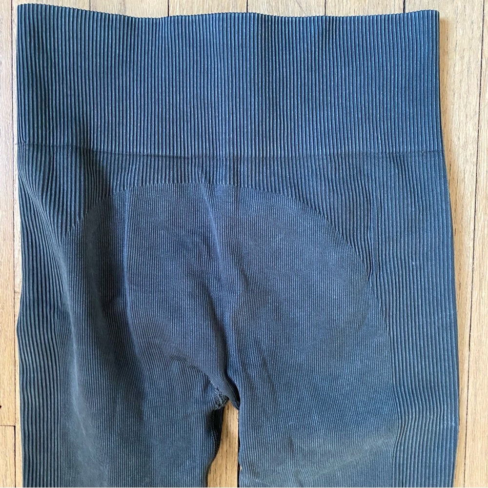 Spanx Leggings Womens M Seamless Green Gray Ribbed 25” Athletic Yoga Shaping - Picture 5 of 8